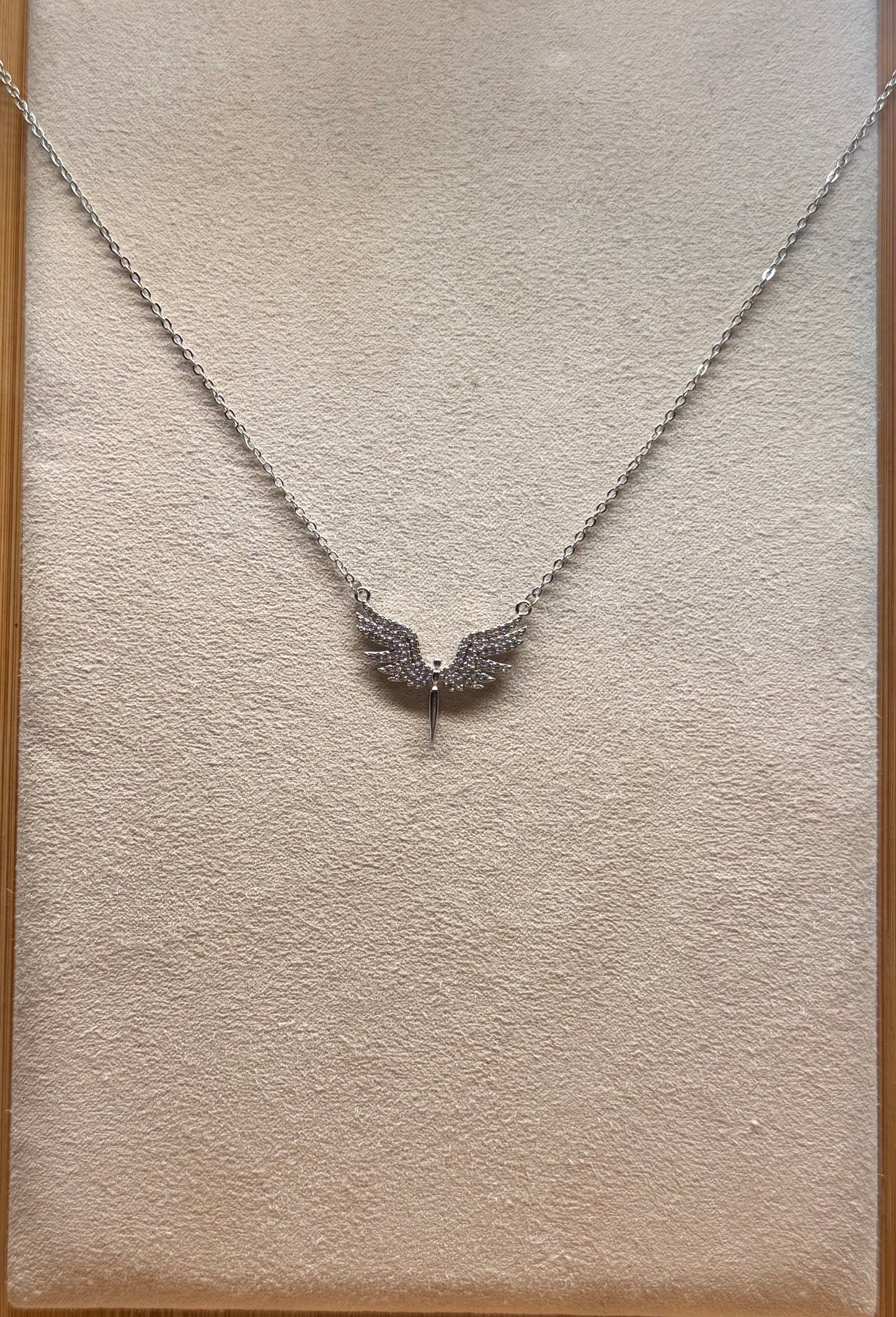 Collier en métal argenté Ange aux ailes déployées