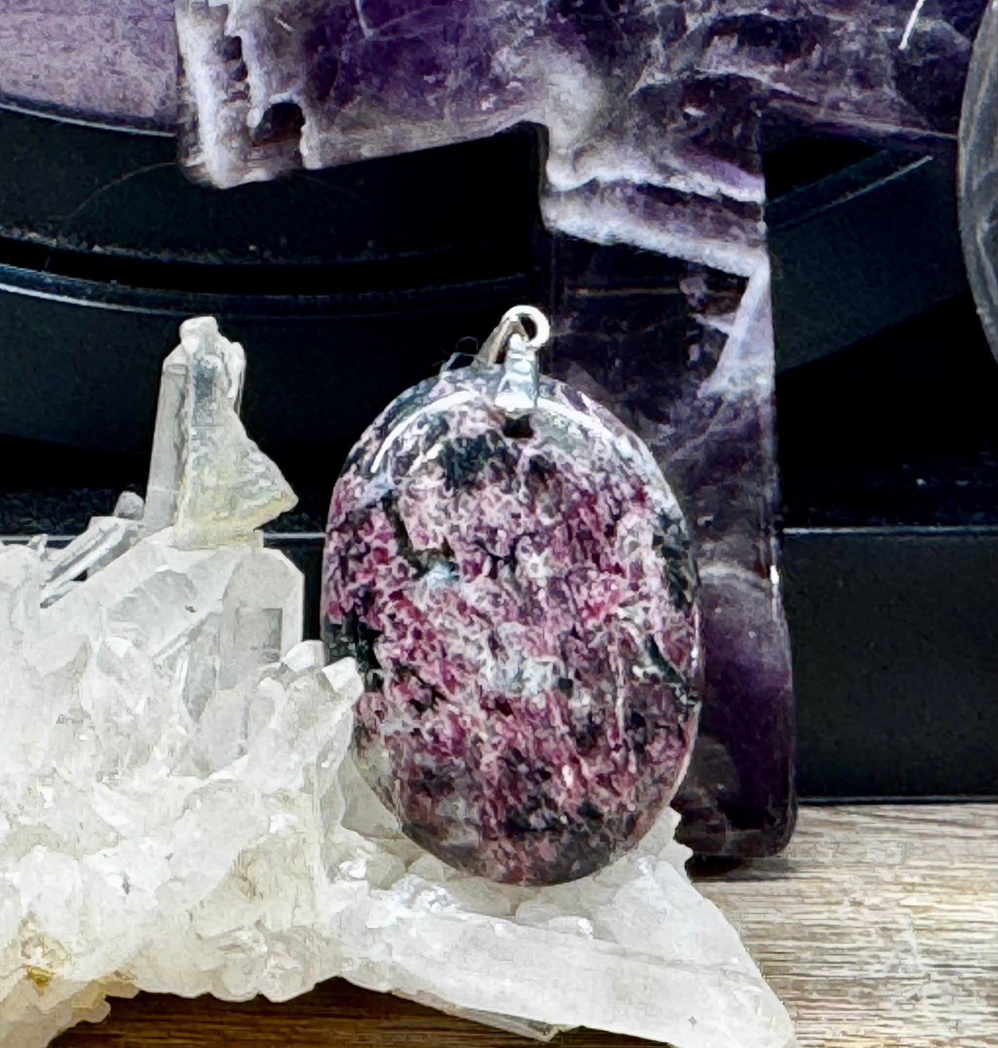 Pendentif d’Eudyalite