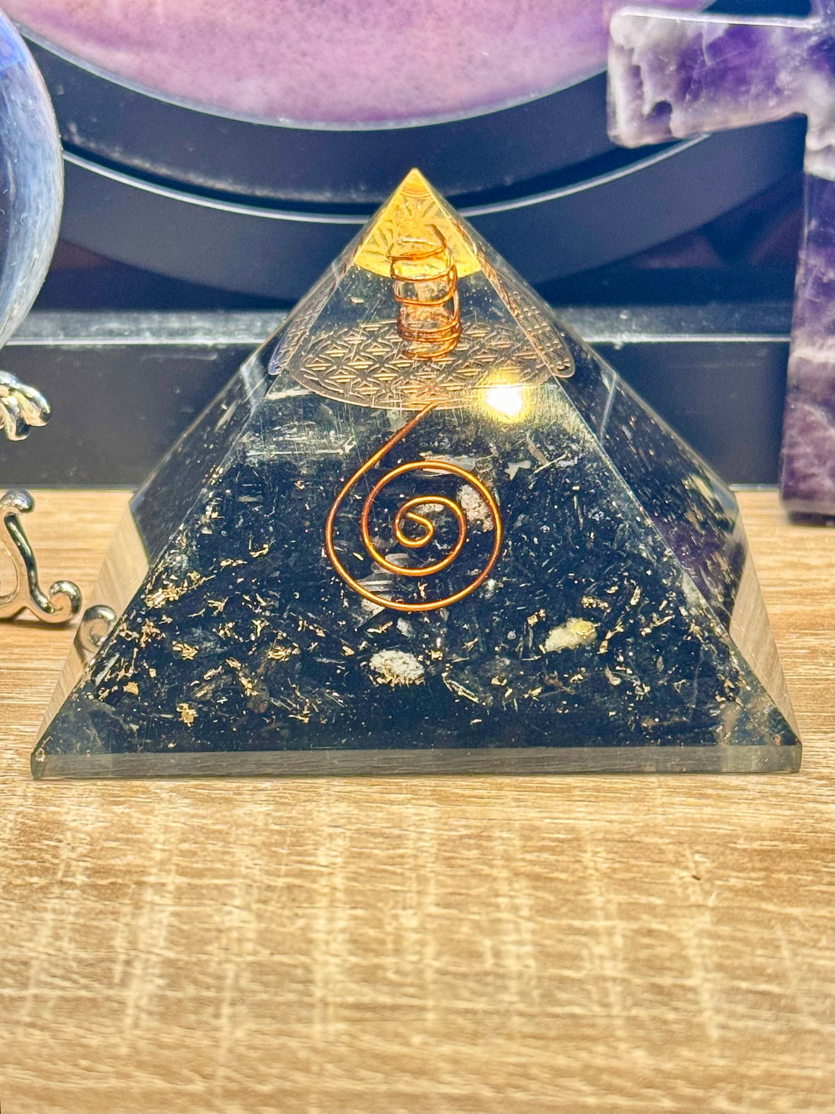 Orgonite Pyramidale "Protection contre les énergies négatives"