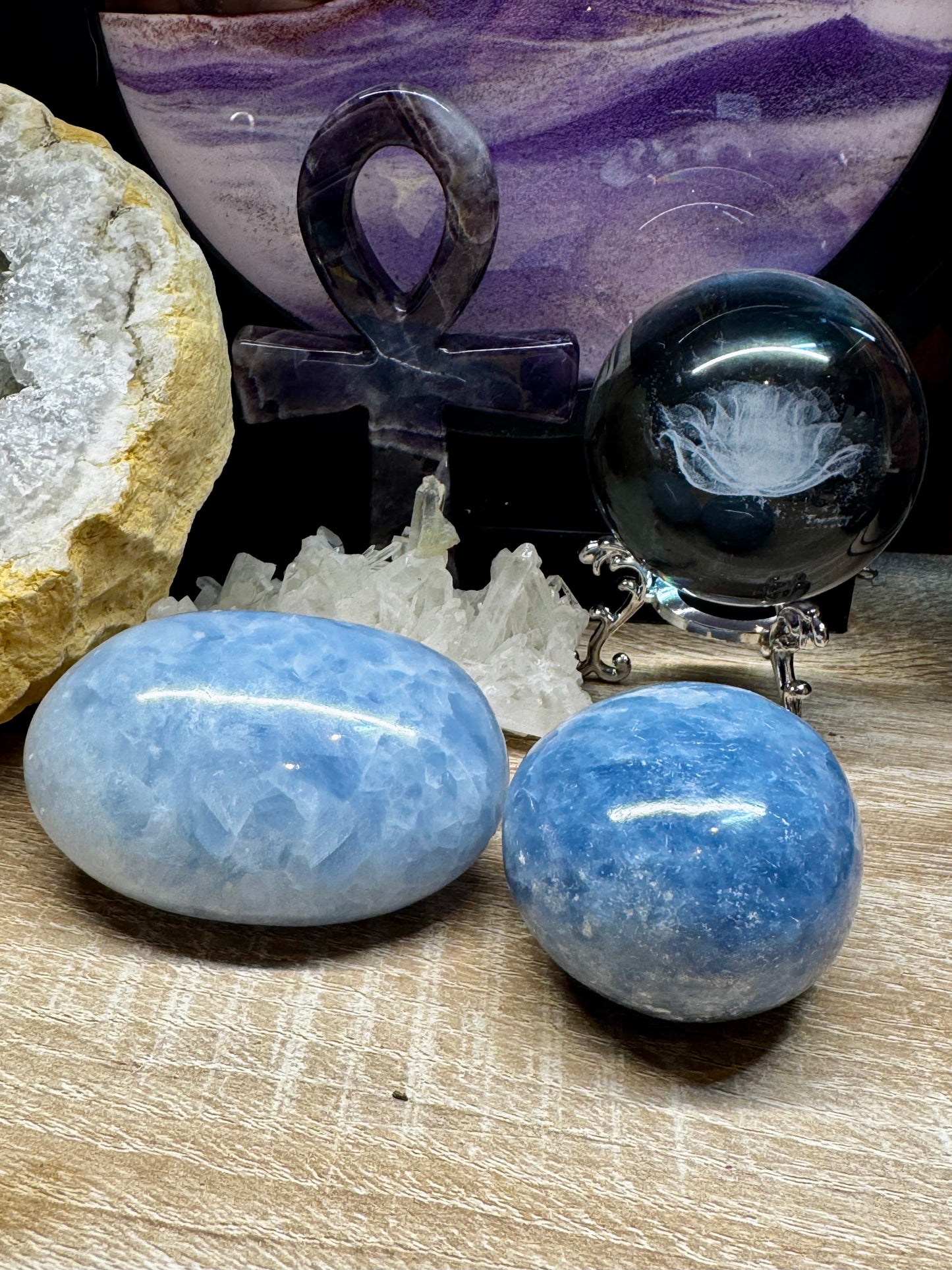 Gros galets de calcite bleue