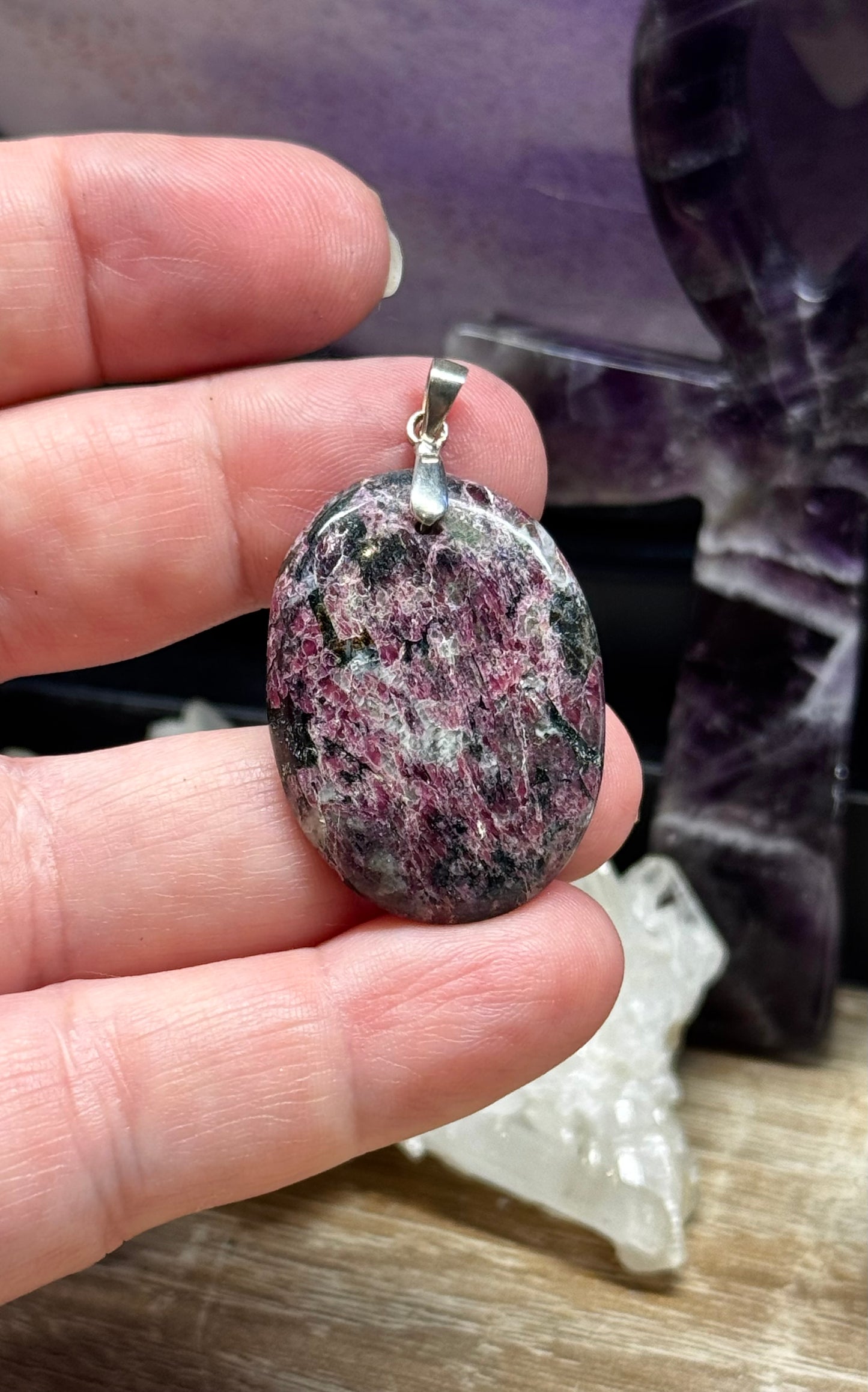 Pendentif d’Eudyalite