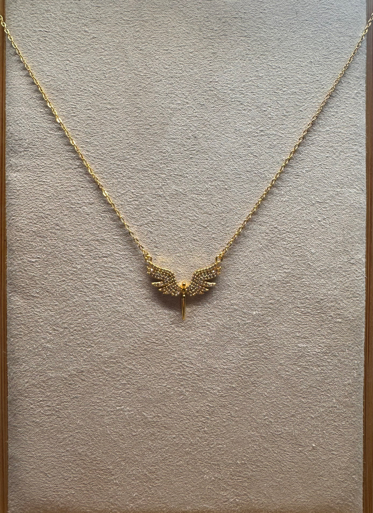 Collier doré Ange aux ailes déployées