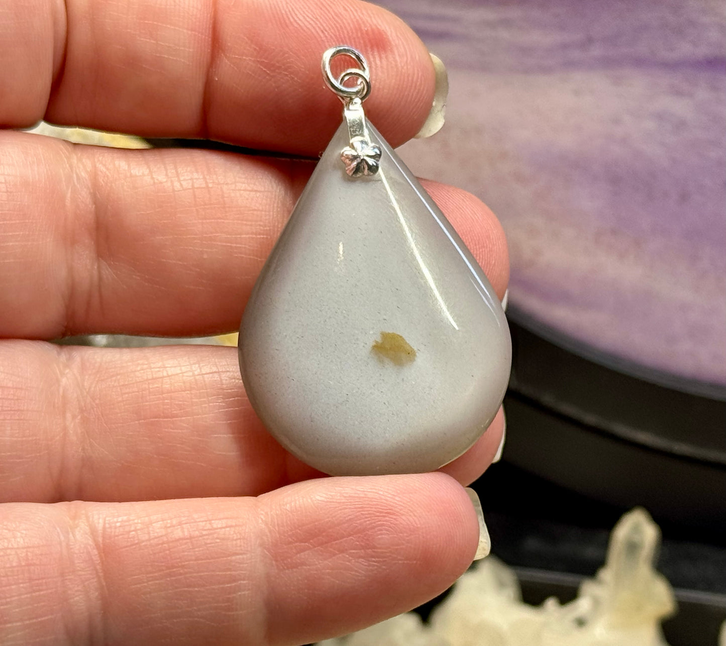 Pendentif en Pierre de lune grise nacrée