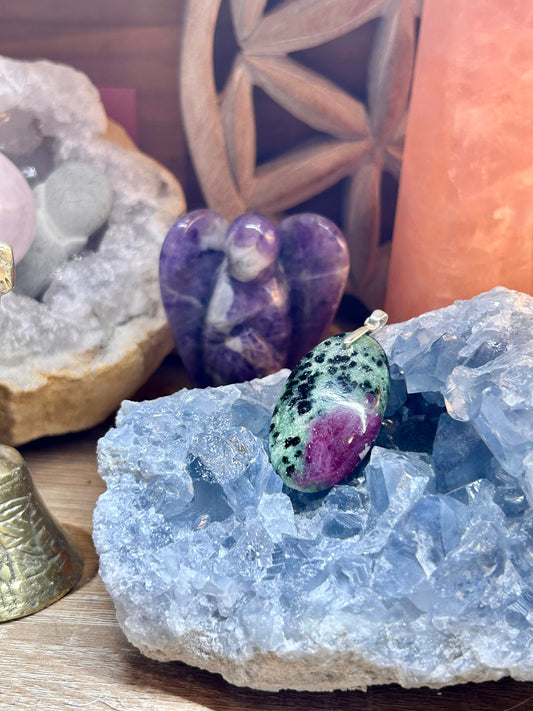 Pendentif de rubis zoisite