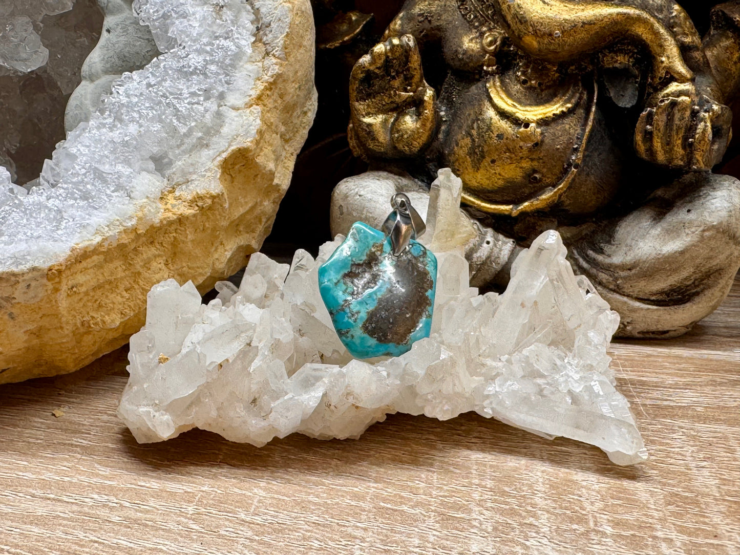 Pendentif en turquoise stabilisée