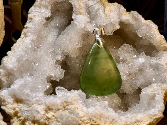 Pendentif de jade néphrite