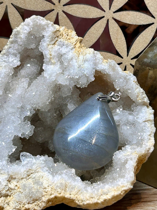 Pendentif de pierre de lune grise