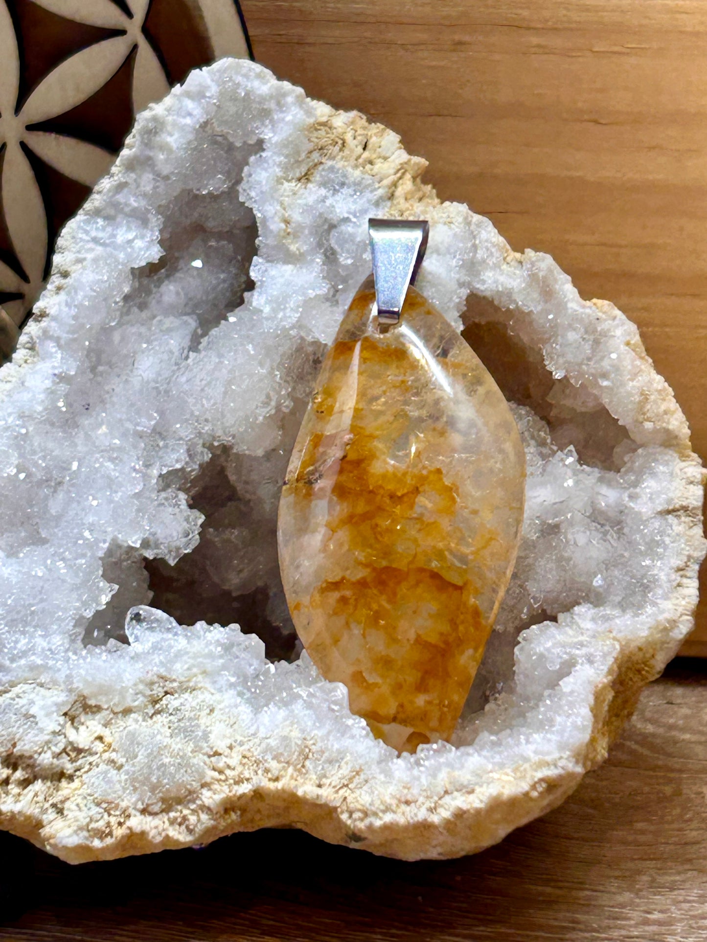 Pendentif de quartz hématoïde jaune