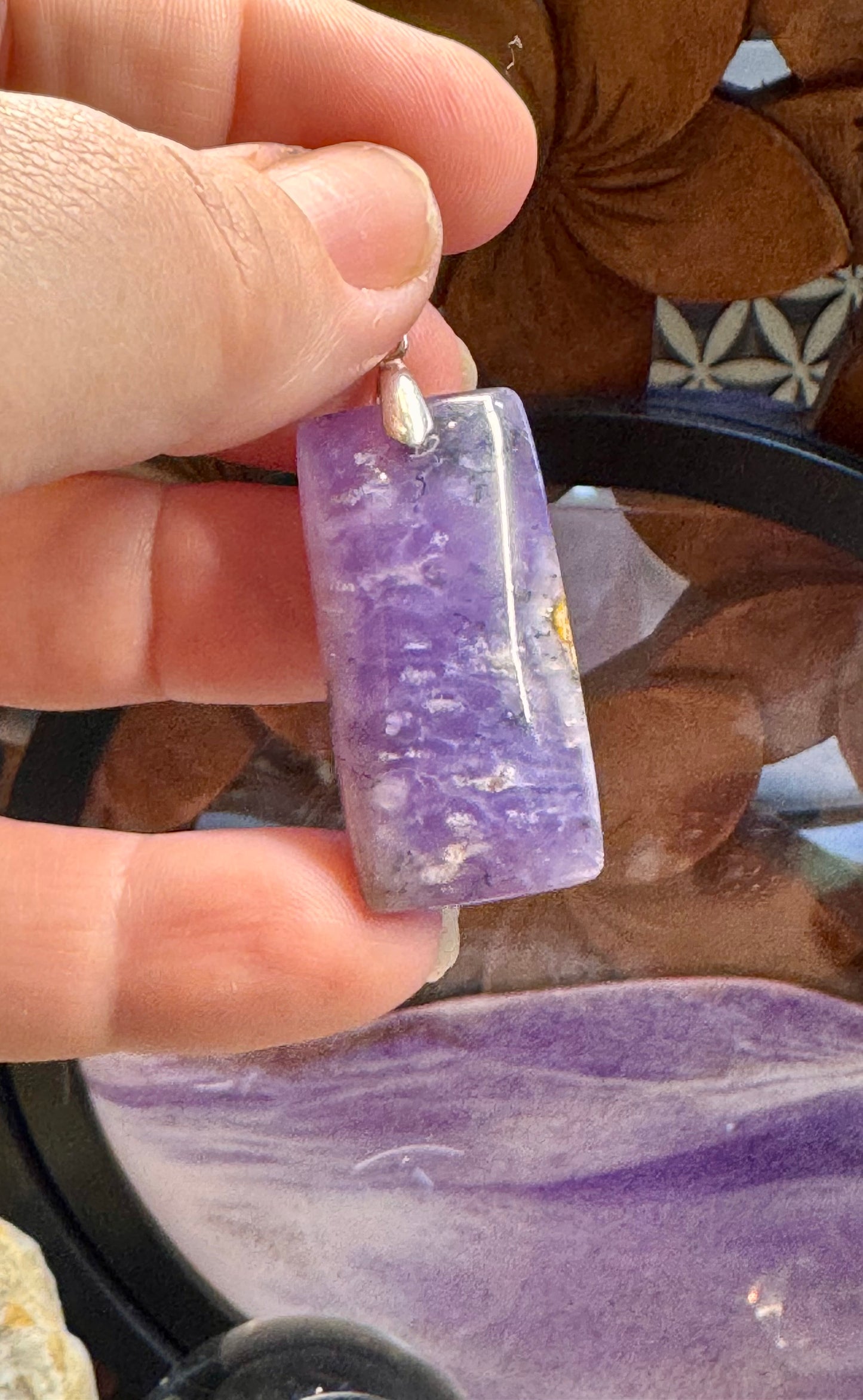 Pendentif d’opale violette