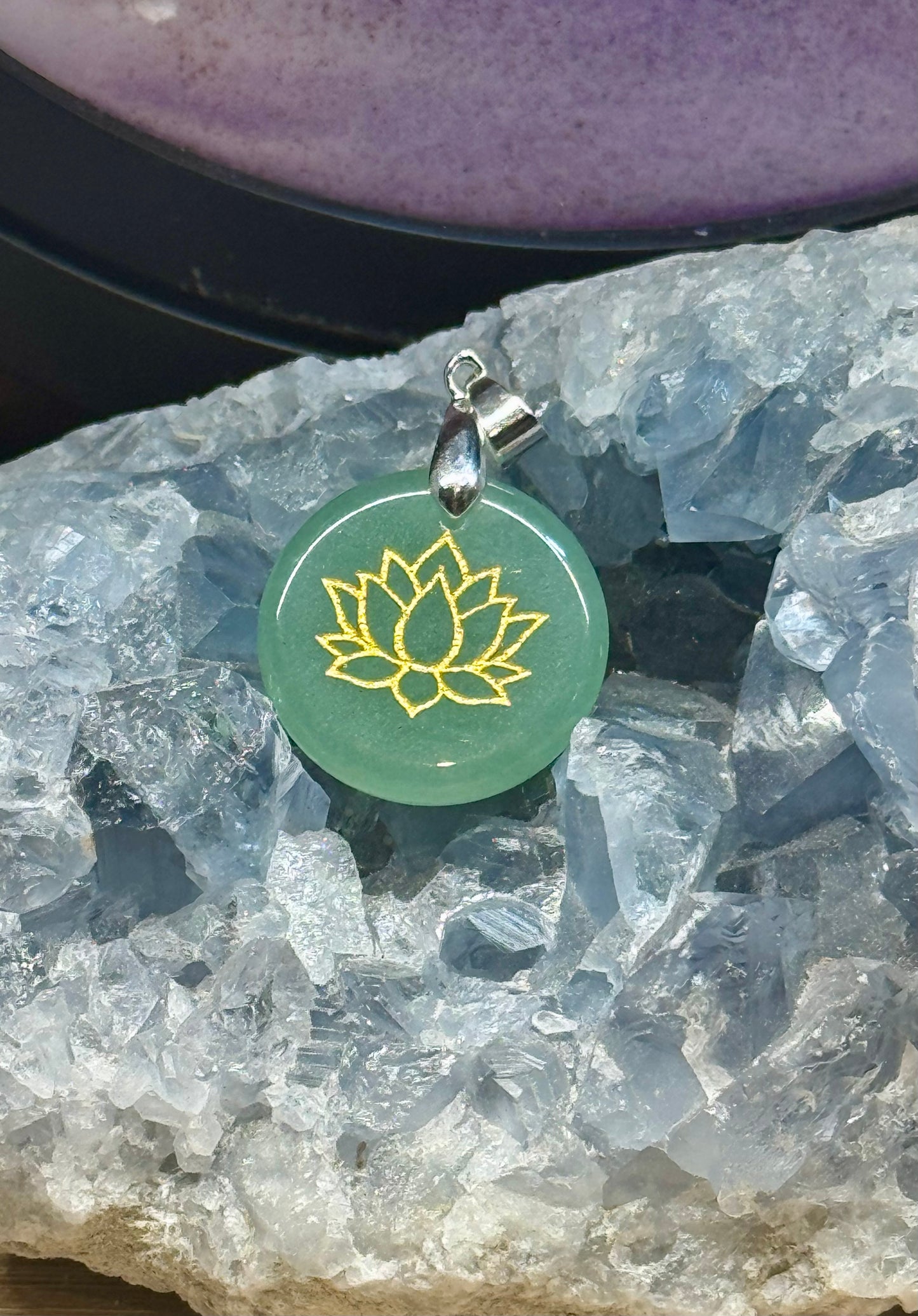Pendentif rond en Aventurine verte et lotus