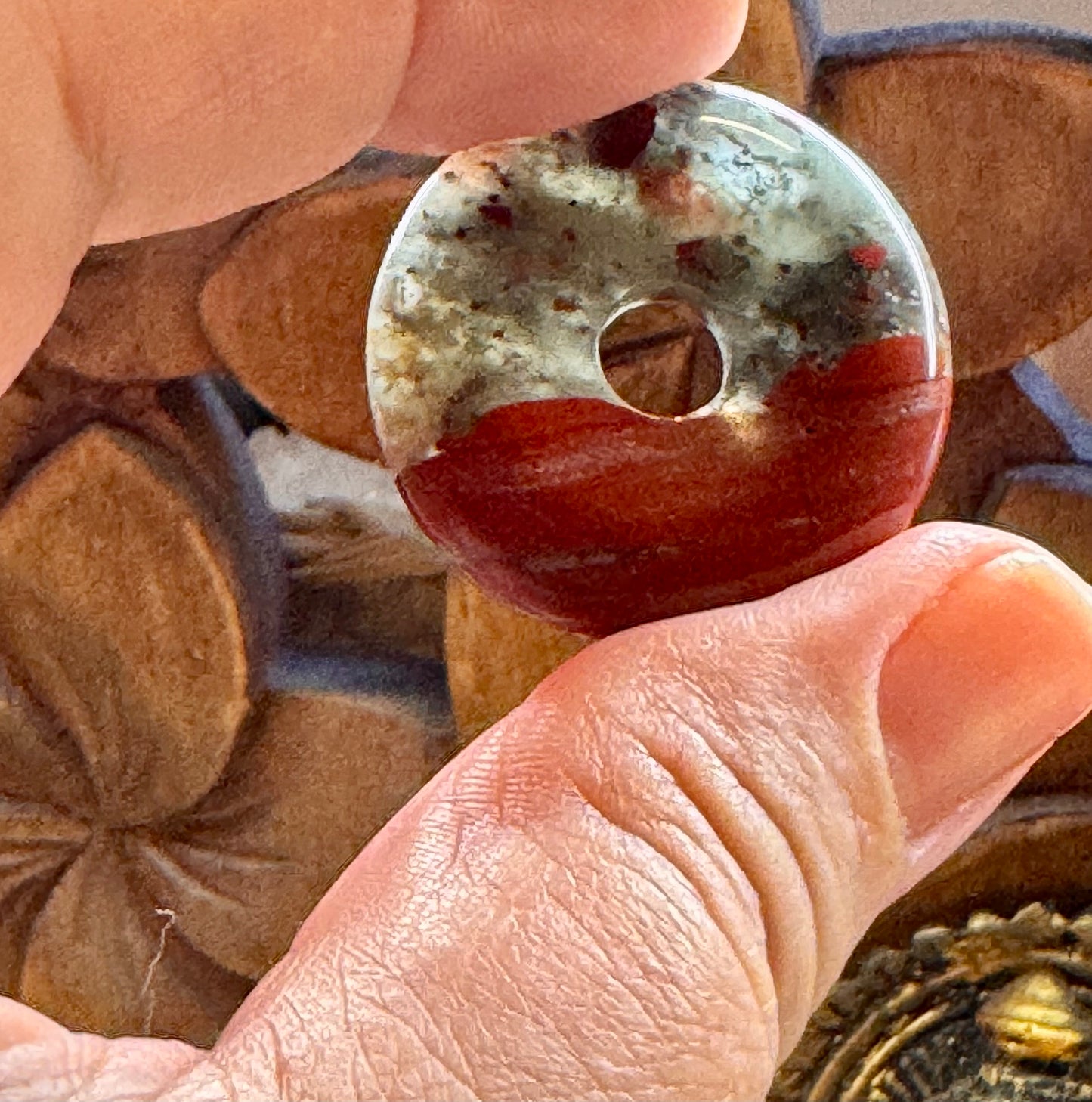 Donut de jaspe sanguin ou héliotrope