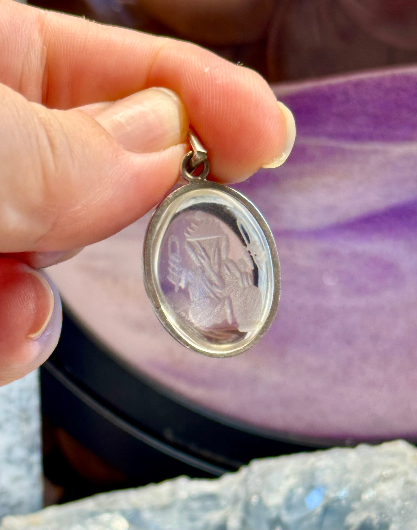Pendentif cristal de roche cerclé gravé Ganesh
