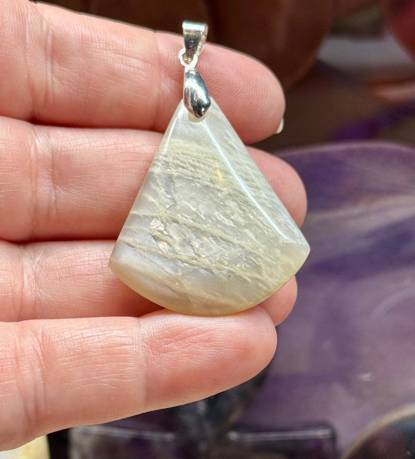 Pendentif de Pierre de Lune nacrée
