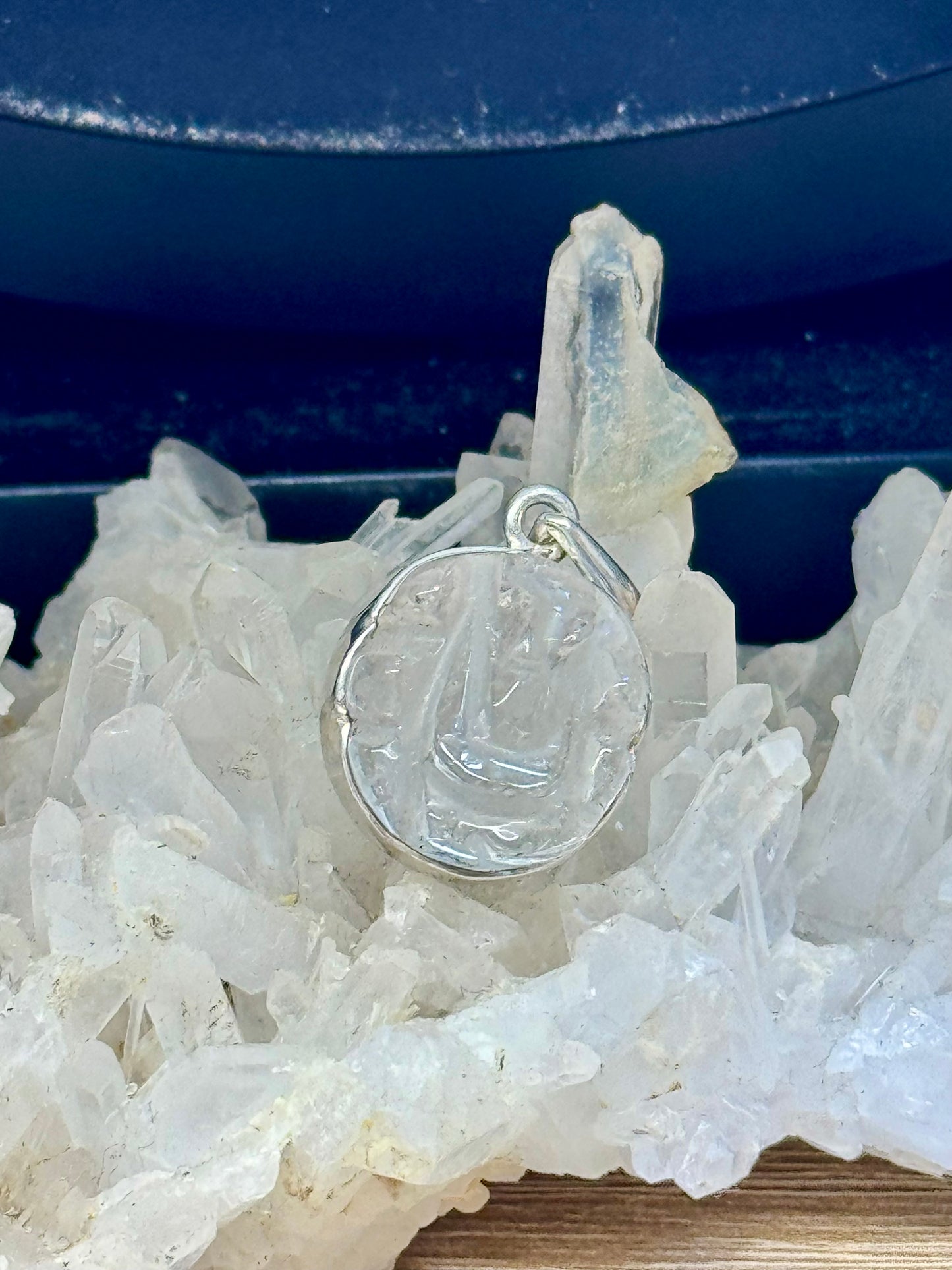 Pendentif artisanal gravé Cristal de Roche