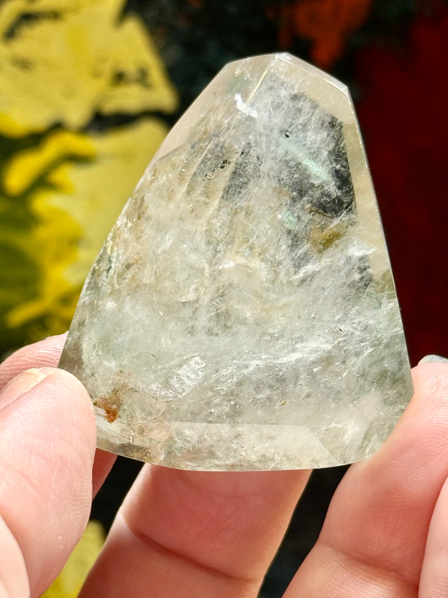 Cristal de quartz blanc faceté