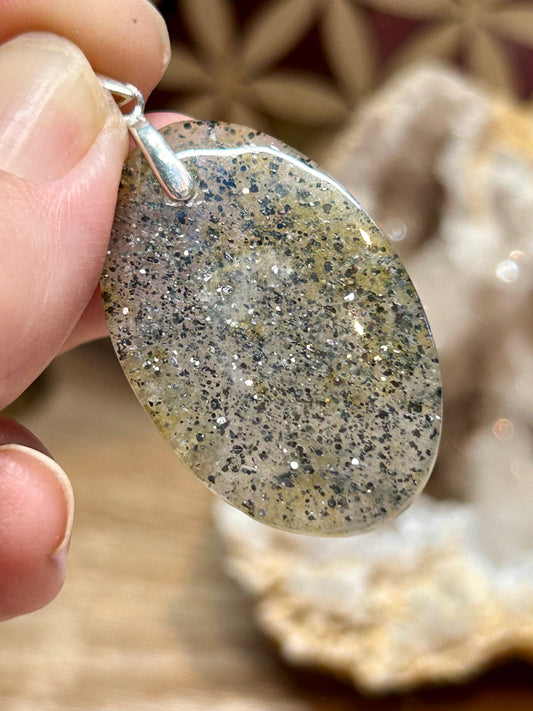 Pendentif de pierre de soleil noire