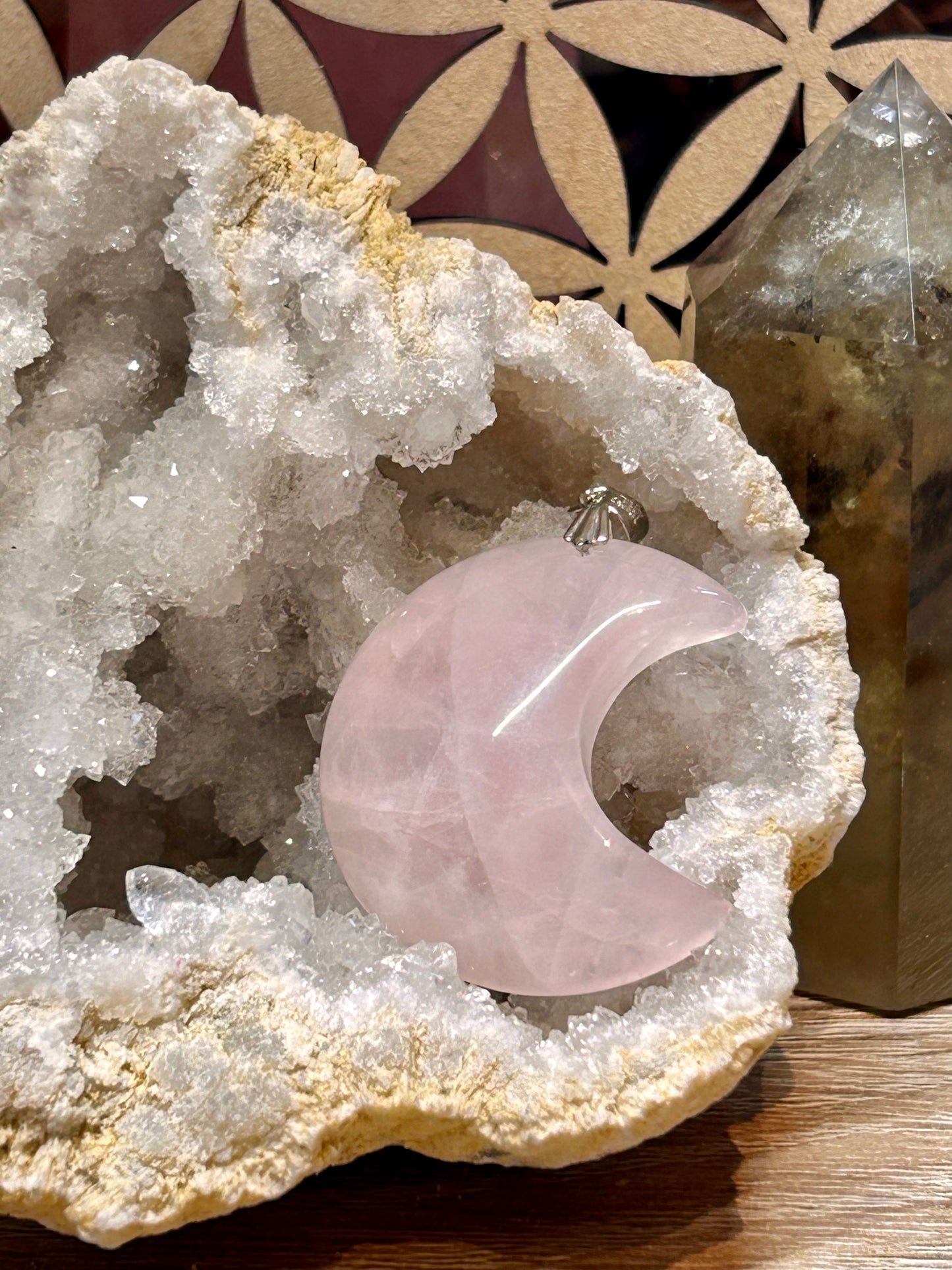 Pendentif de quartz rose croissant de lune