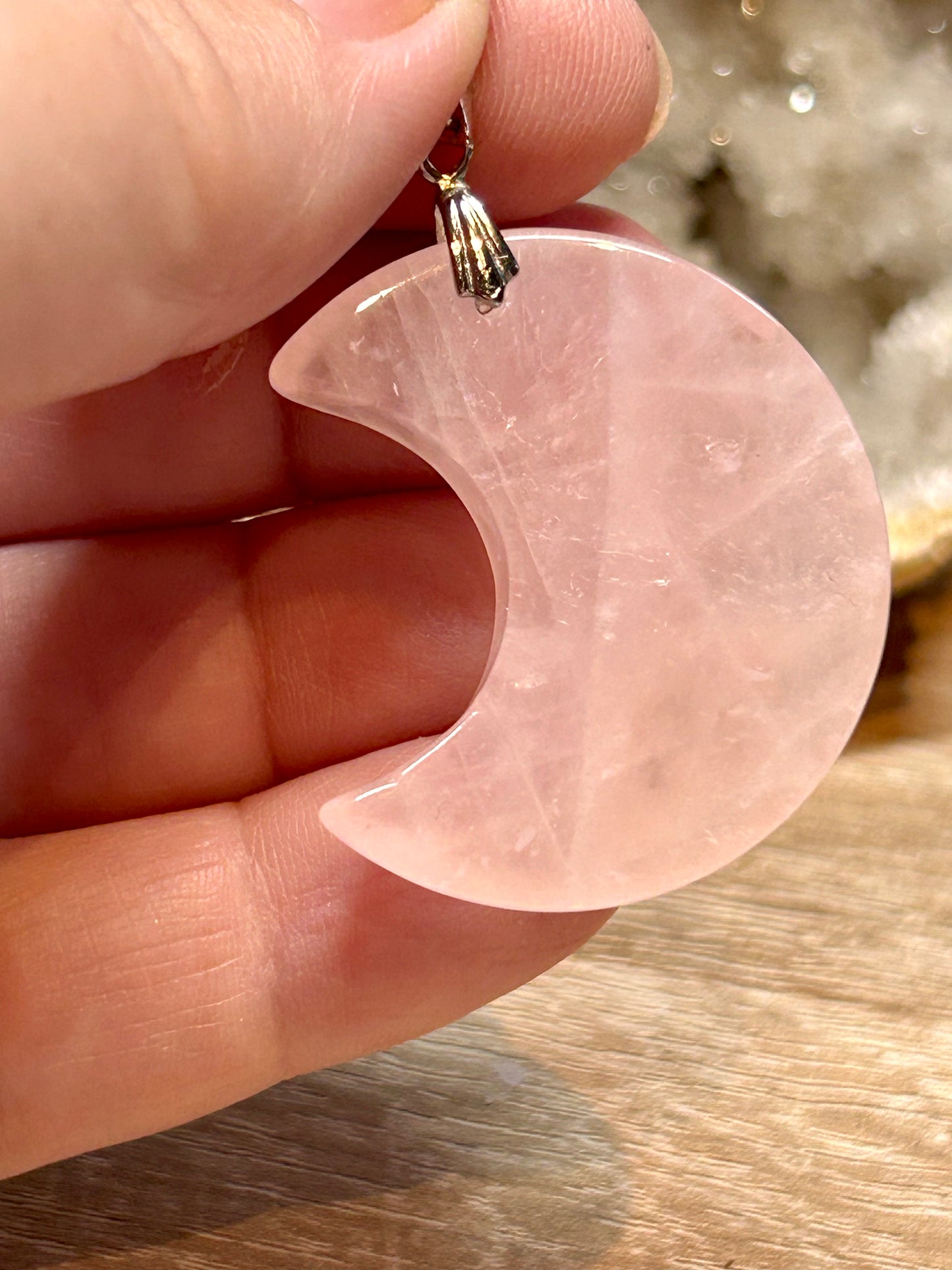 Pendentif de quartz rose croissant de lune