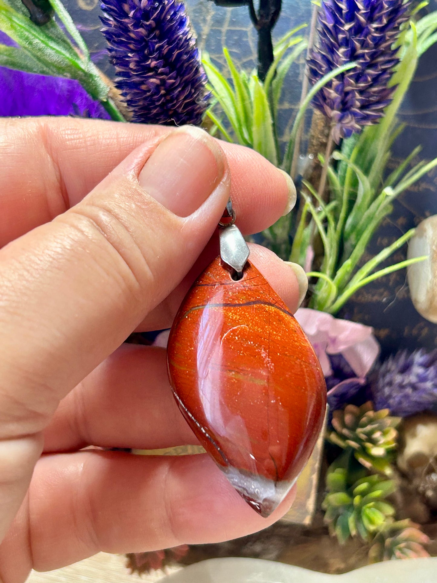 Pendentif en jaspe rouge