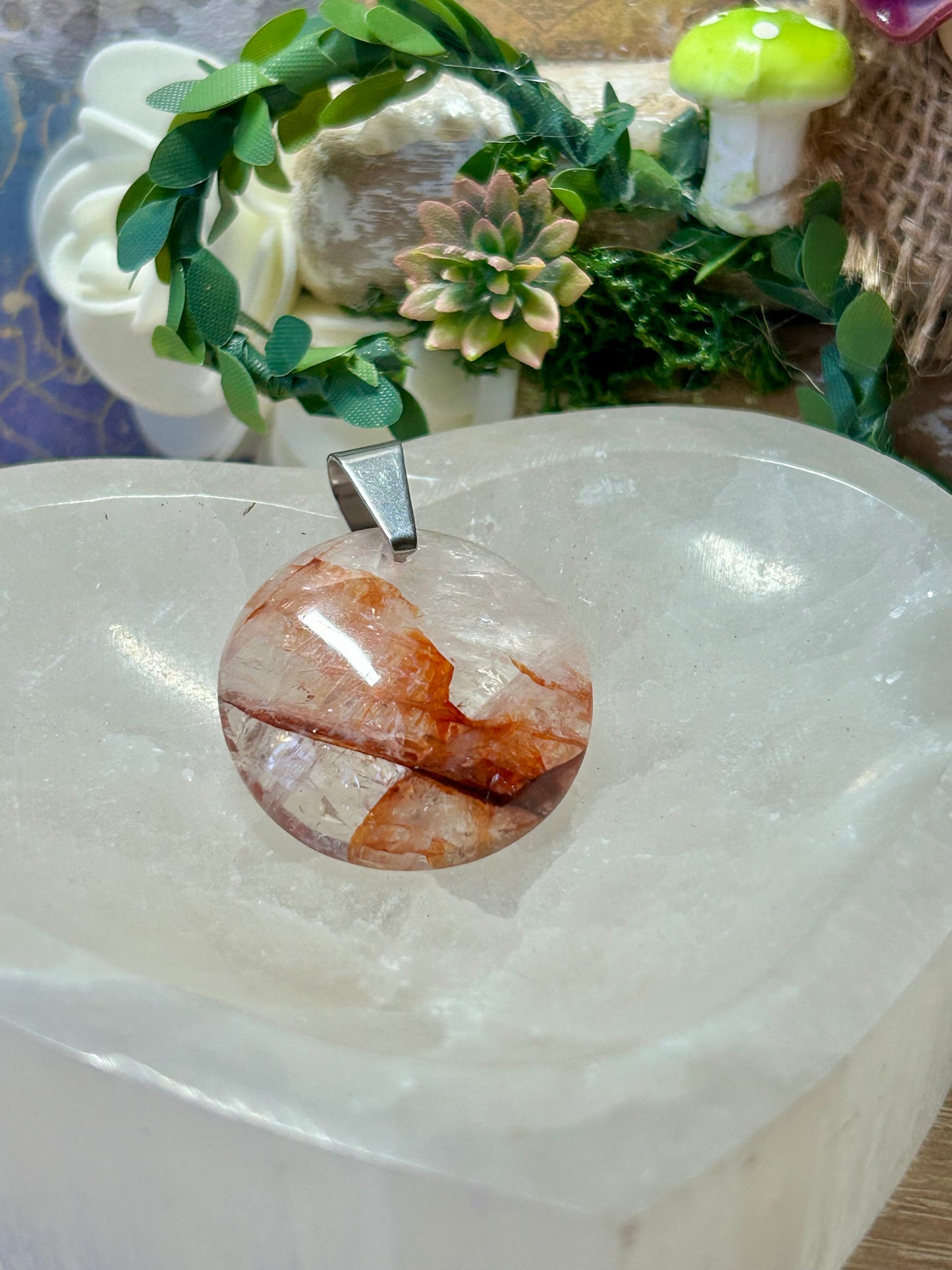 Pendentif de quartz hémaoïde rouge - bélière en métal argenté