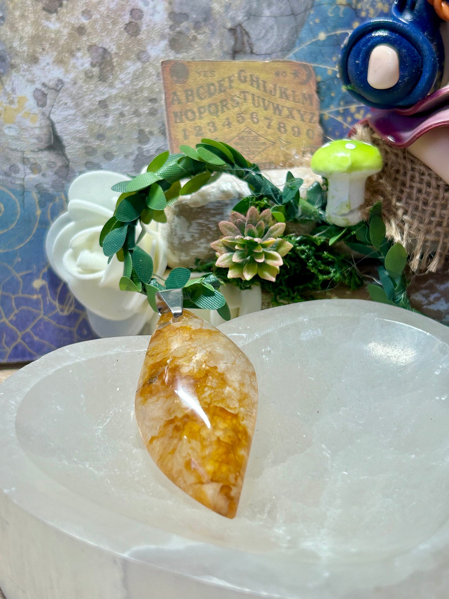 Pendentif de quartz hématoïde jaune - bélière en métal argenté