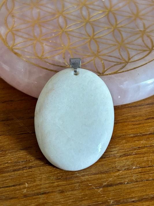 Pendentif d’opale blanche