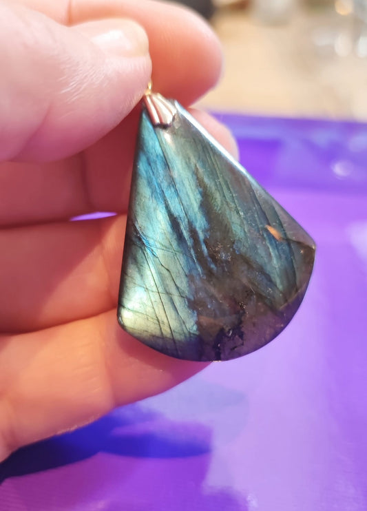 Pendentif en labradorite avec bélière en argent 925