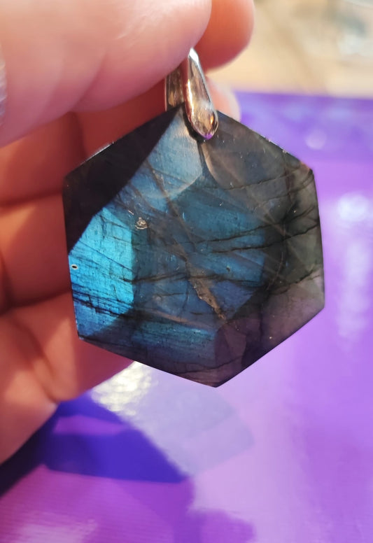 Pendentif en labradorite - bélière en argent 925