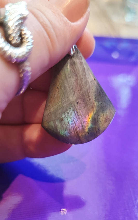 Pendentif en labradorite - bélière en argent 925