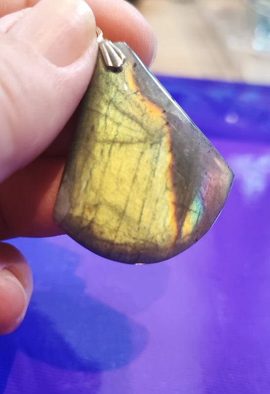 Pendentif en labradorite - bélière en argent 925